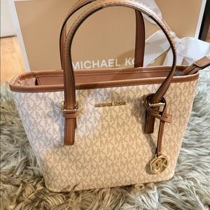 Michael Kors hand bag SOLD!